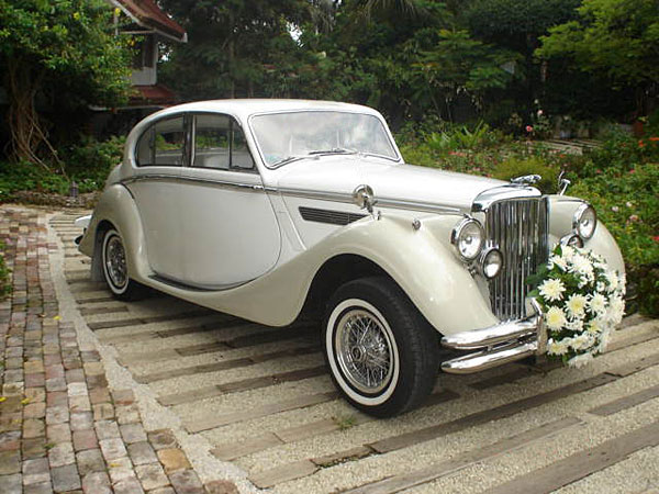 Gəlinlik Avtomobillərinin Seçimi: Toy Gününə Layiq Stil və Rahatlıq