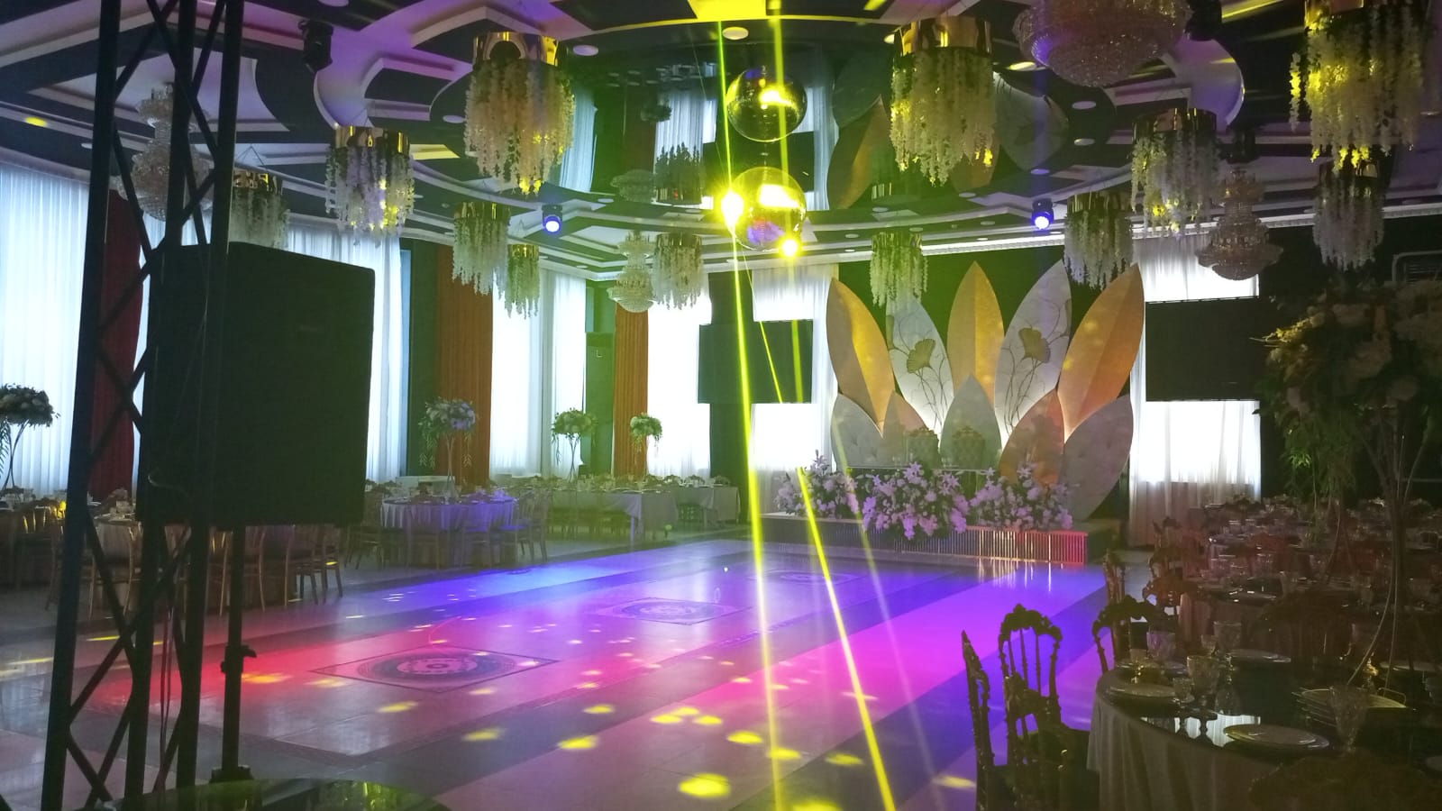 Alux Hall böyük zal - şəkil 1