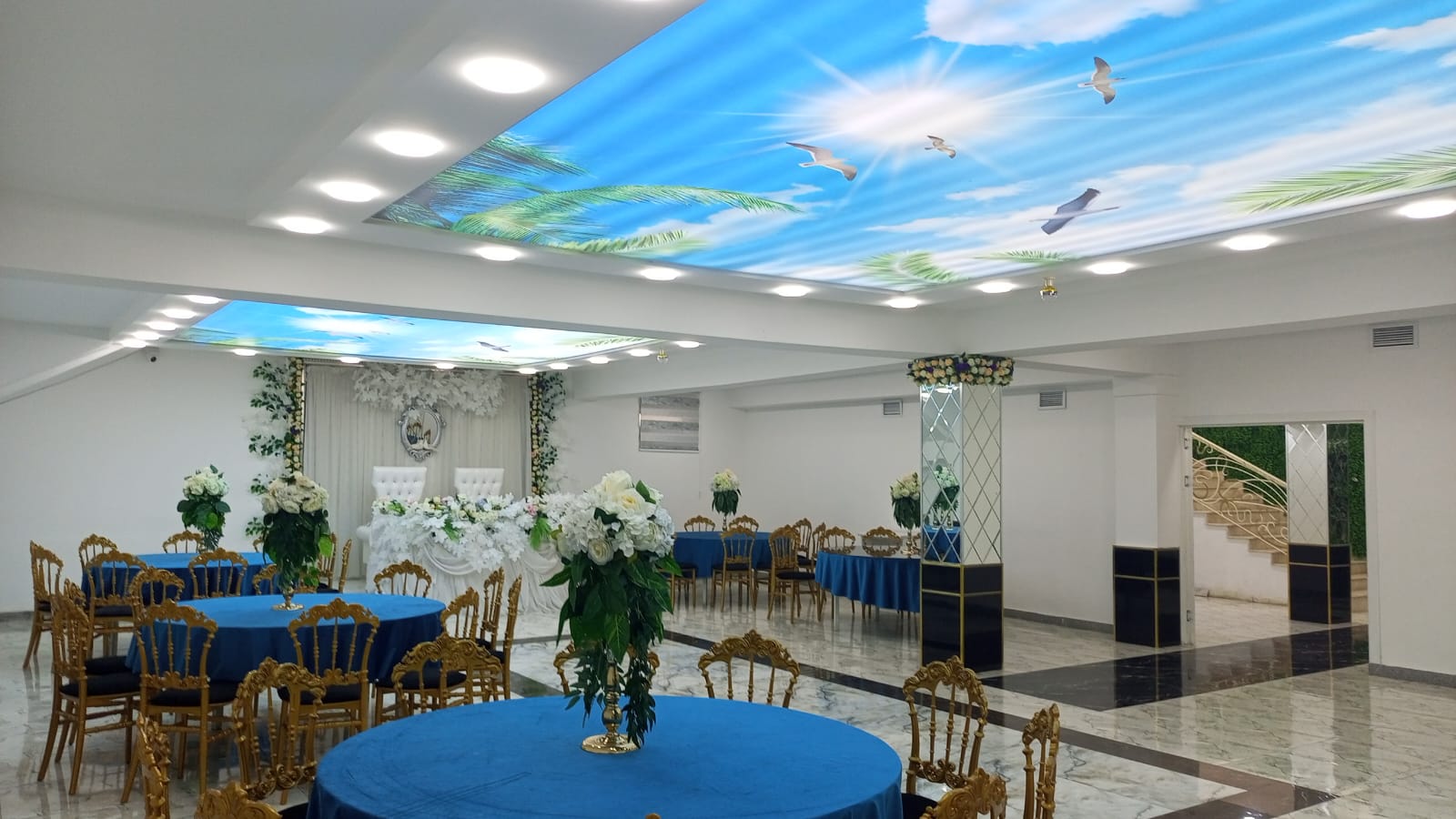 Alux Hall kiçik zal - şəkil 1